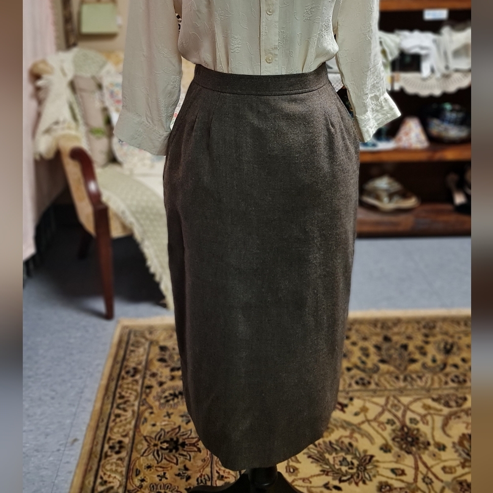 Beautiful Vintage Evan-Picone Brown Wool Pencil Skirt size 4
